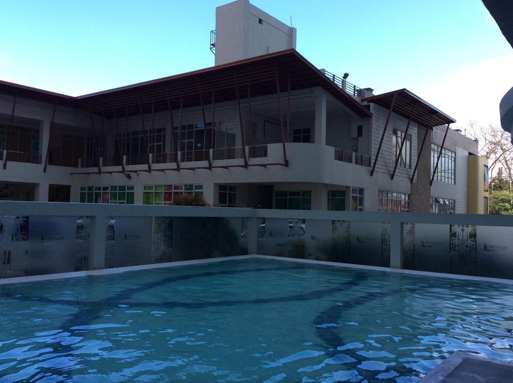 Mary'S Crib Cityland Prime Tagaytay With Free Wifi & Swimming Tagaytay City Exteriör bild